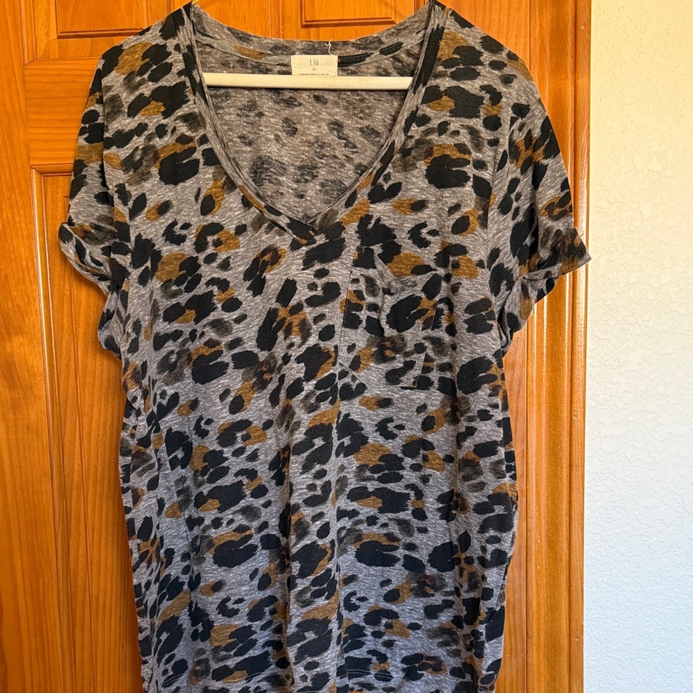 T.La Gray Leopard Print V-Neck Tee